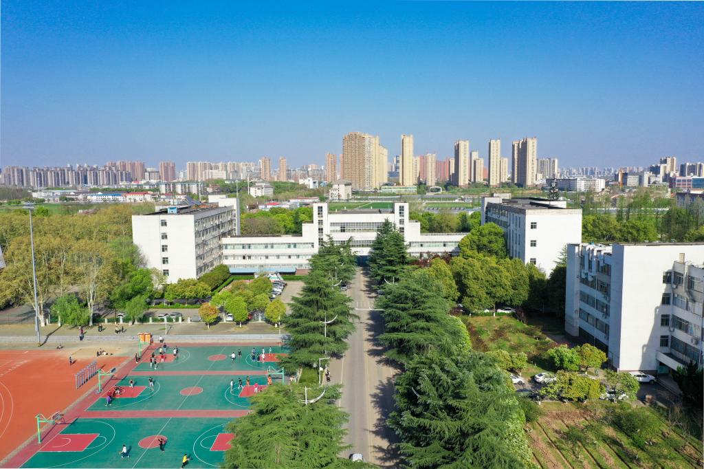学校篮球场